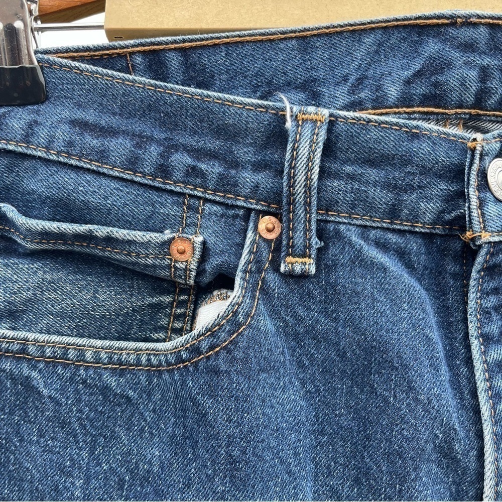 LEVI’S ~ Men’s 505 Jeans Medium Wash - Picture 4 of 8